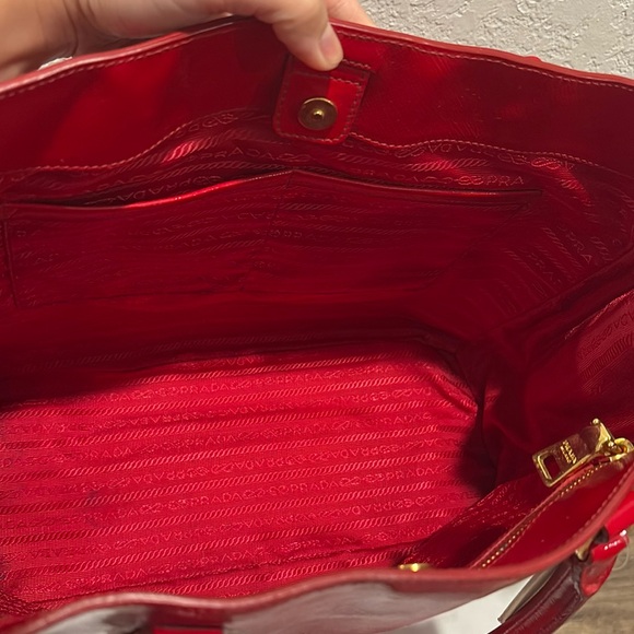 Prada Red Saffiano Vernice Leather Galleria Tote - Picture 3 of 15
